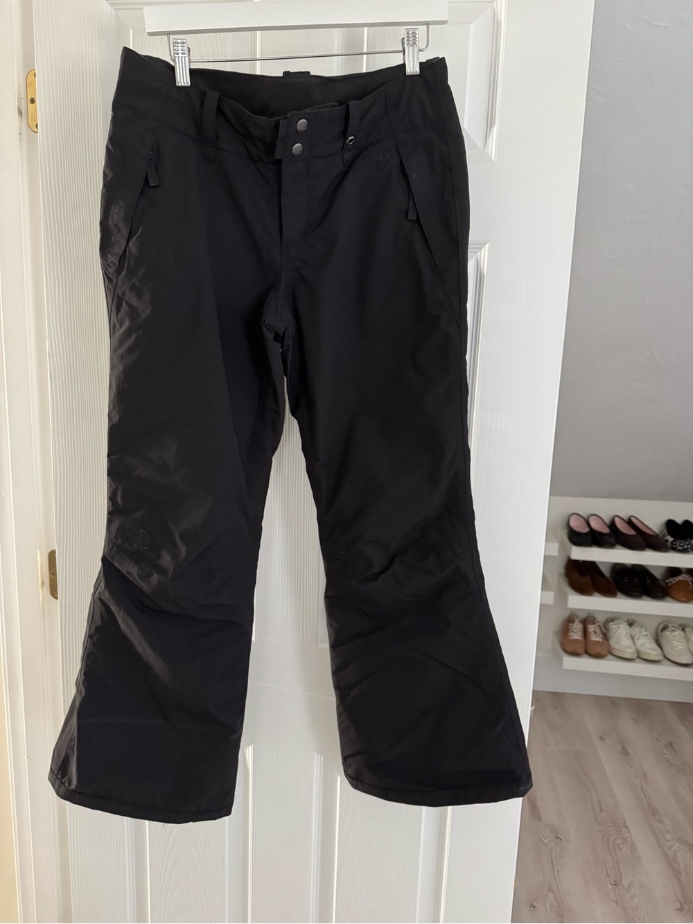 The North Face women’s insulated ski pants black size M